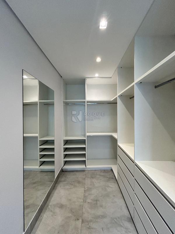 Casa em condomínio para aluguel no bairro Jardim Colinas de São João: Closet suíte 