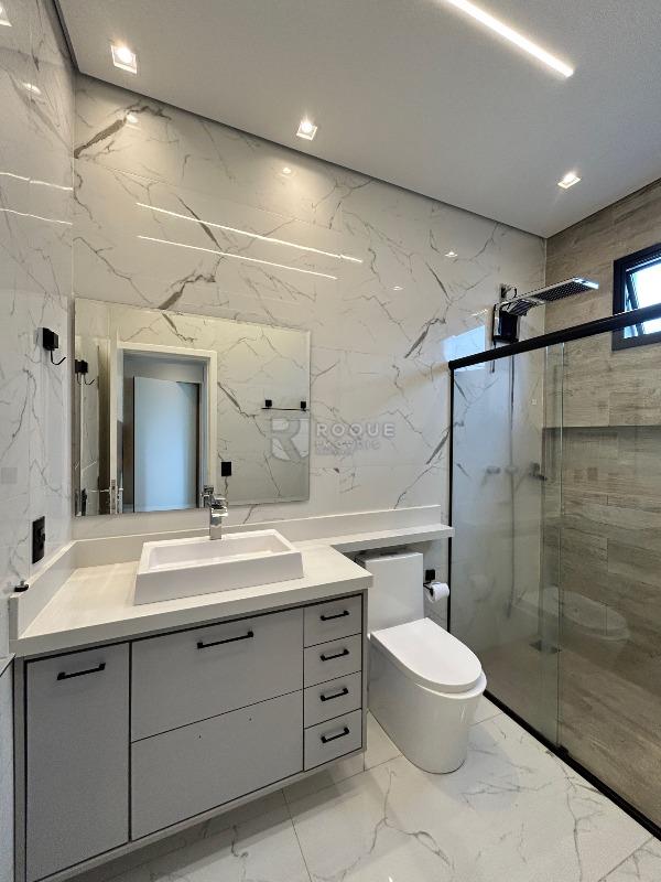 Casa em condomínio para aluguel no bairro Jardim Colinas de São João: WC suíte 