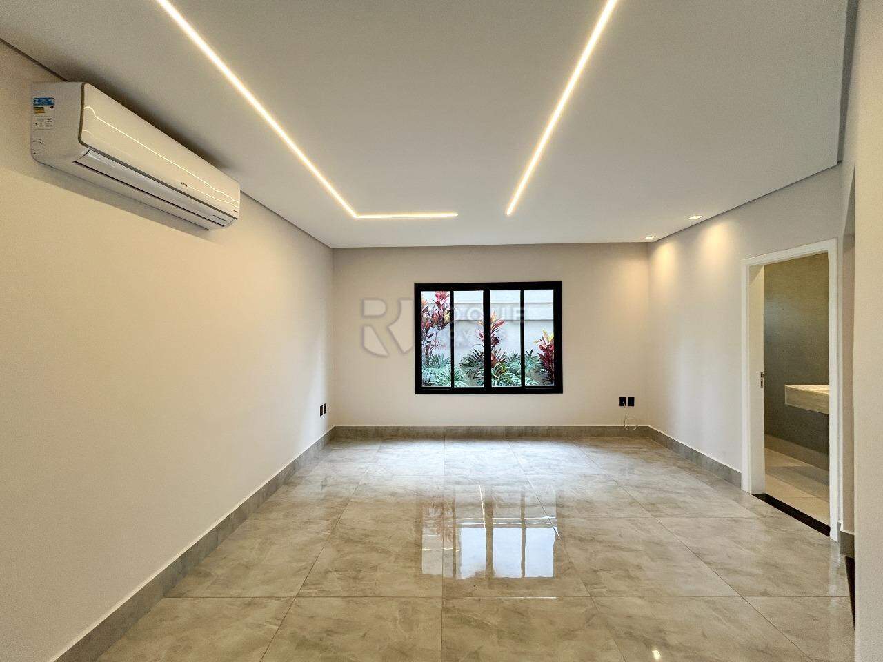 Casa em condomínio para aluguel no bairro Jardim Colinas de São João: Sala