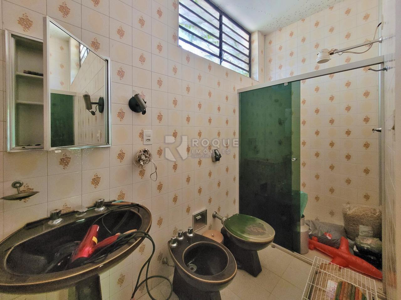 Casa em condomínio à venda no bairro Jardim Florença: BANHEIRO SUÍTE EXTERNA