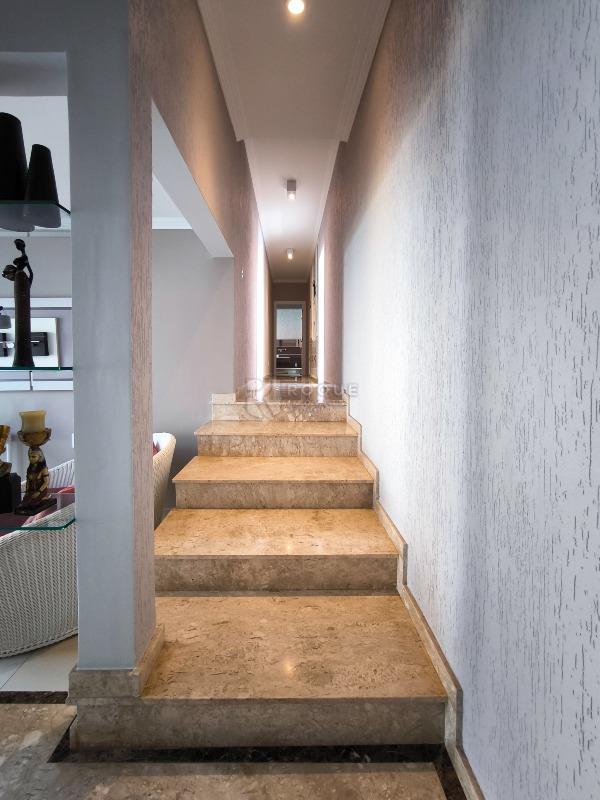 Casa em condomínio à venda no bairro Jardim Colinas de São João: CORREDOR INTERNO