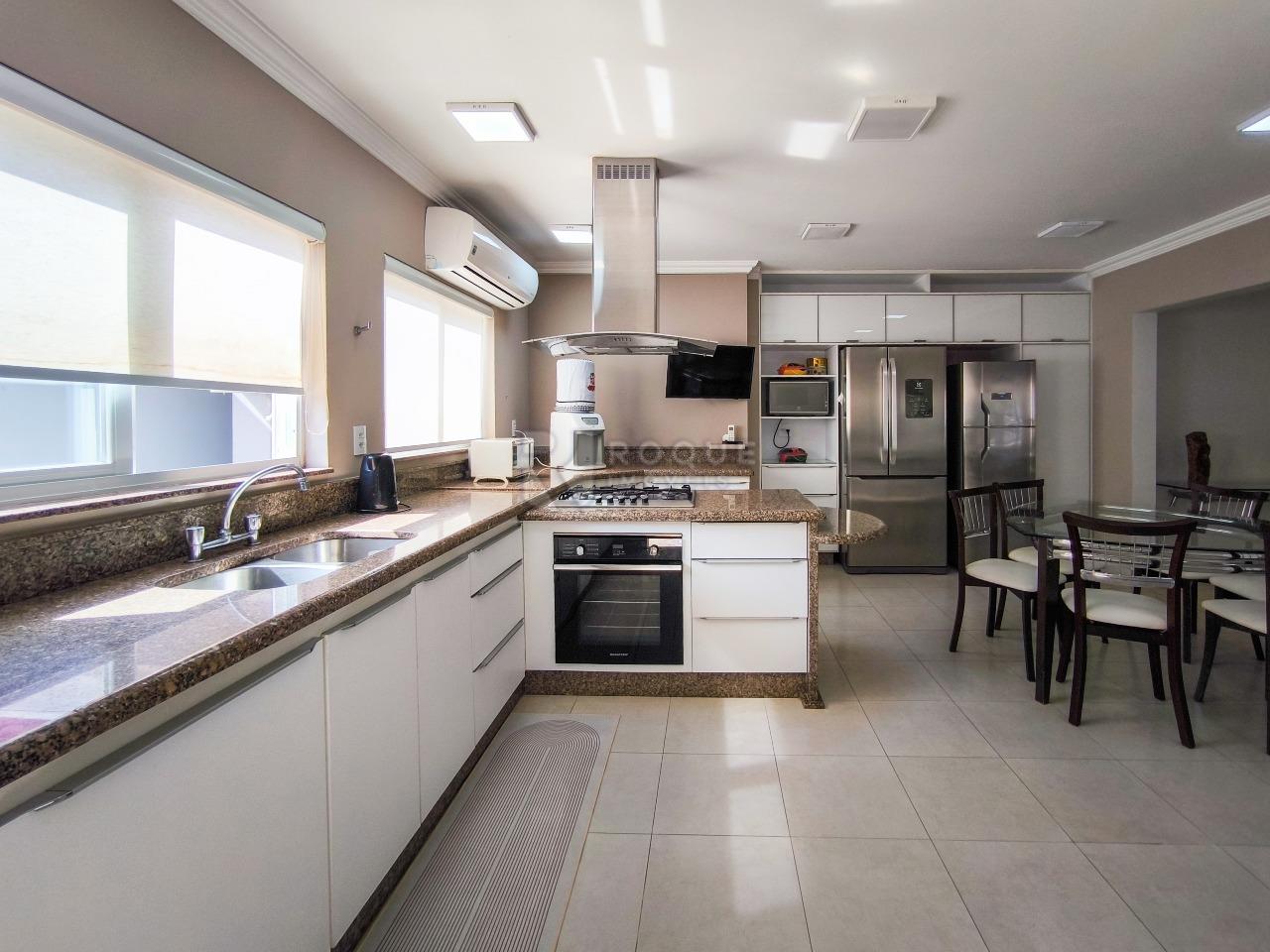 Casa em condomínio à venda no bairro Jardim Colinas de São João: COZINHA