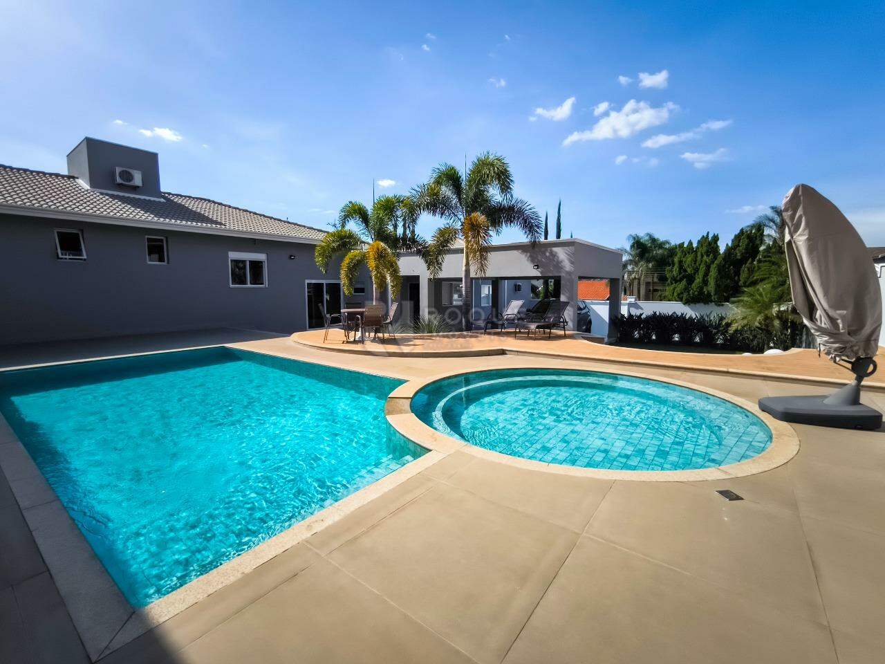 Casa em condomínio à venda no bairro Jardim Colinas de São João: PISCINAS