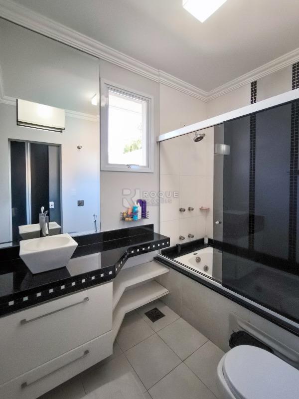 Casa em condomínio à venda no bairro Jardim Colinas de São João: WC SUÍTE 1