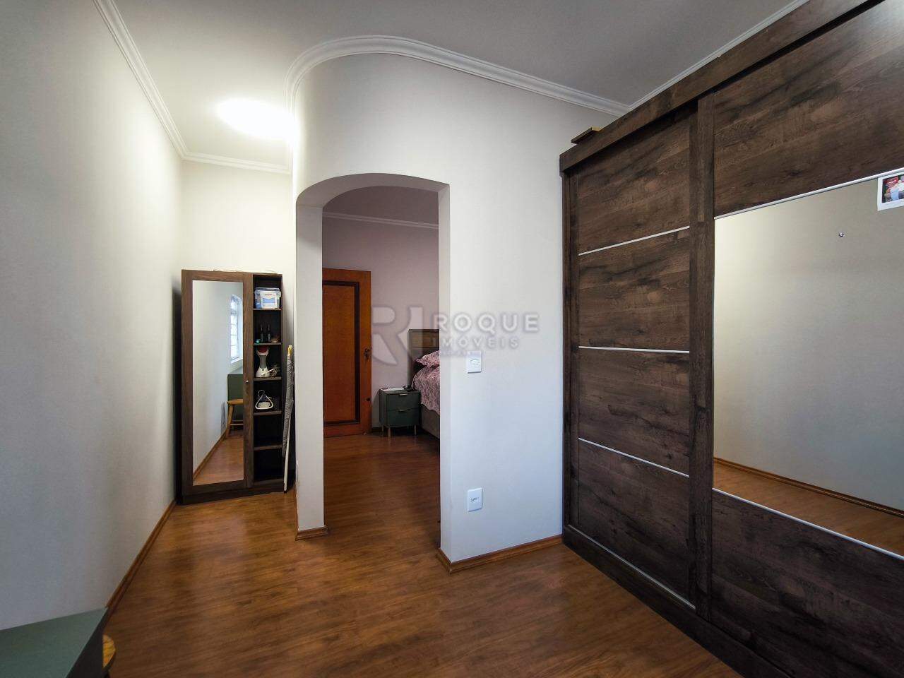 Casa Residencial à venda no bairro Parque Residencial Stahlberg: CLOSET SUÍTE