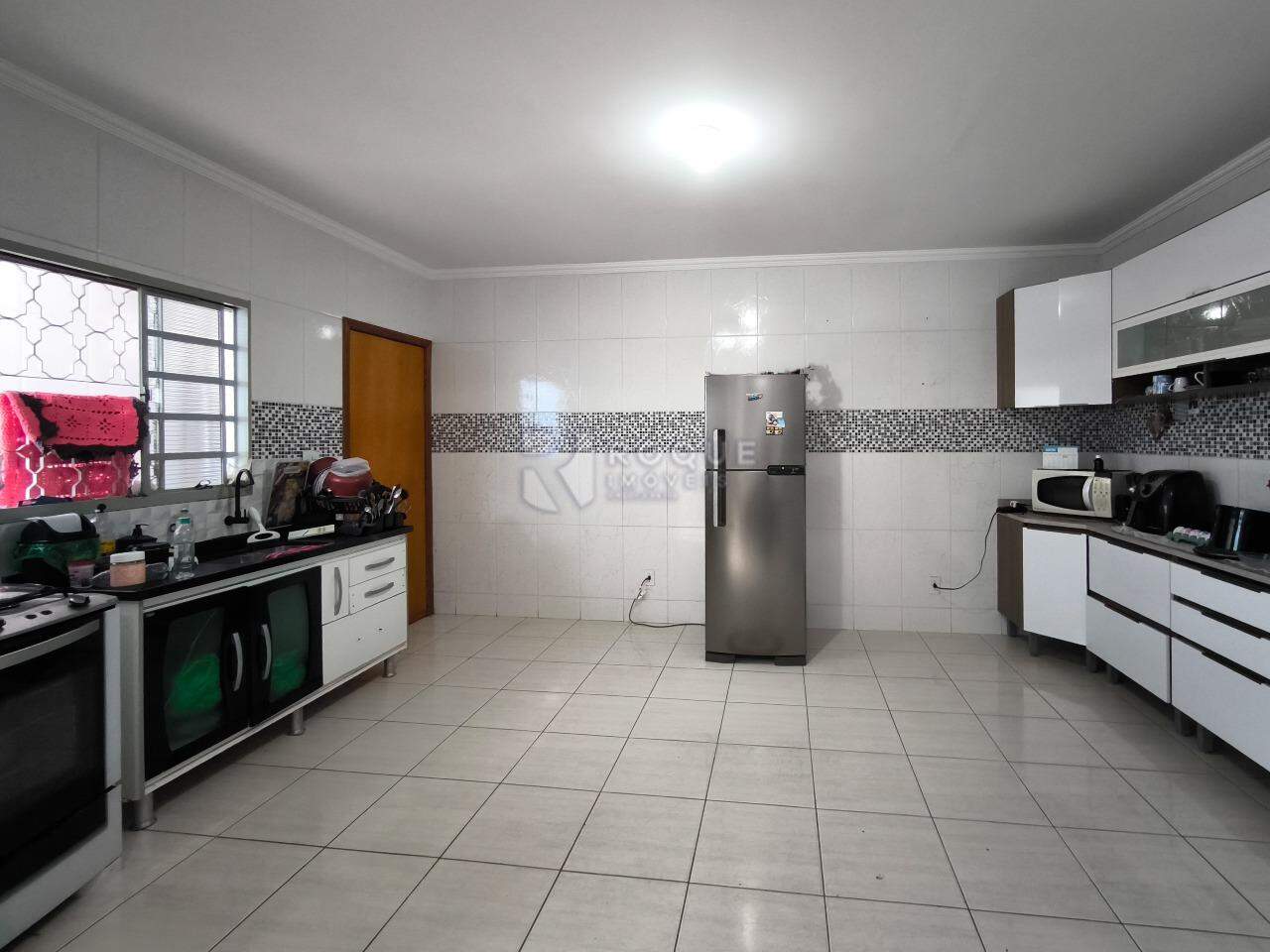 Casa Residencial à venda no bairro Jardim Residencial Graminha II: COZINHA