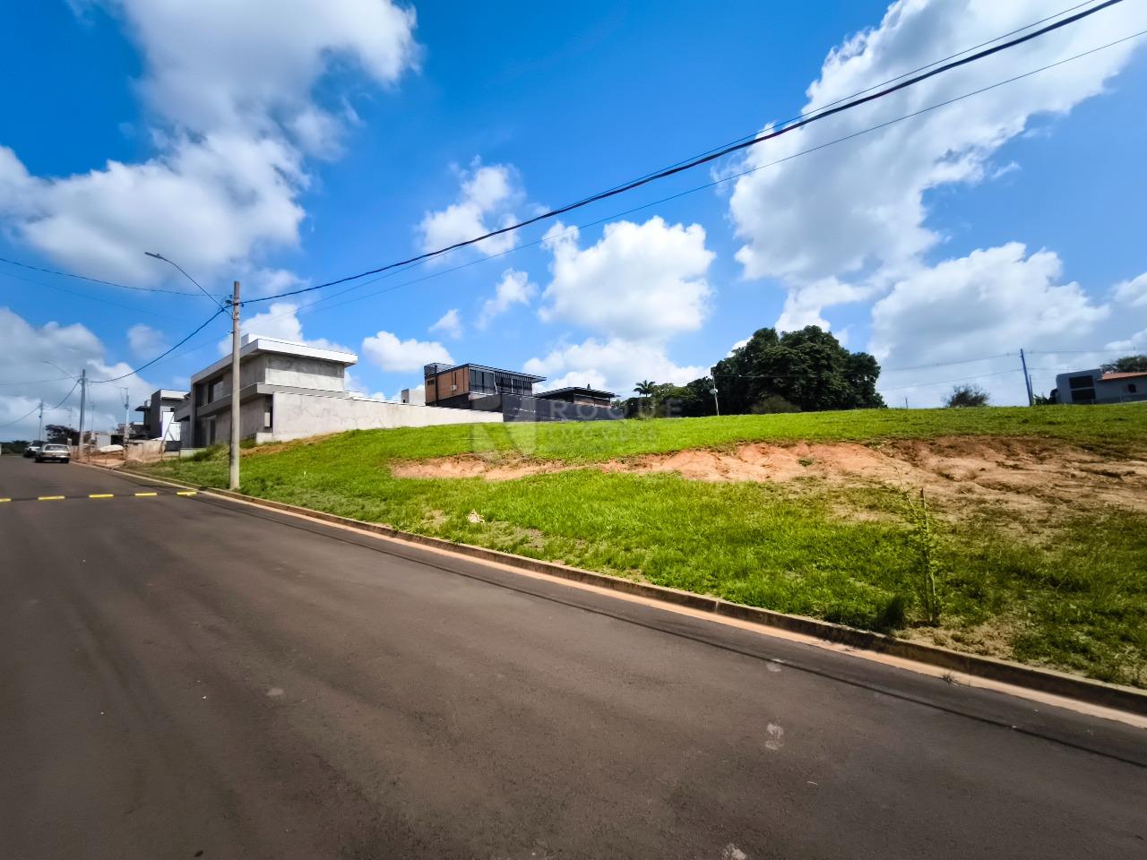 Terreno em condomínio à venda no bairro Residencial Florisa: 