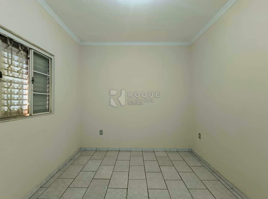 Casa Residencial para aluguel no bairro Vila Queiroz: Dormitório 01