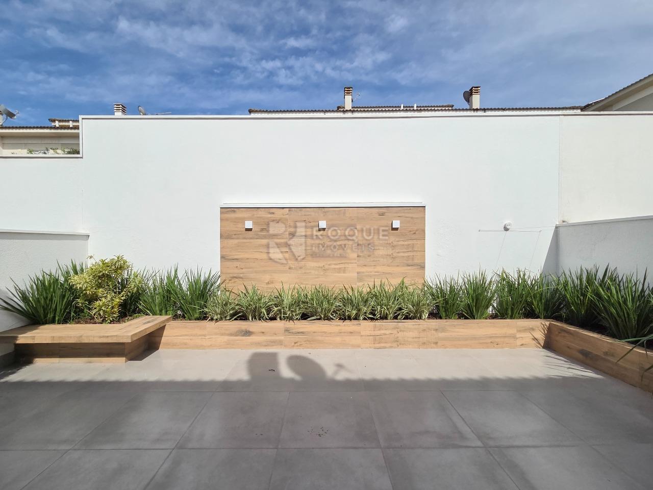 Casa em condomínio para aluguel no bairro Jardim Montezuma: Fundo 