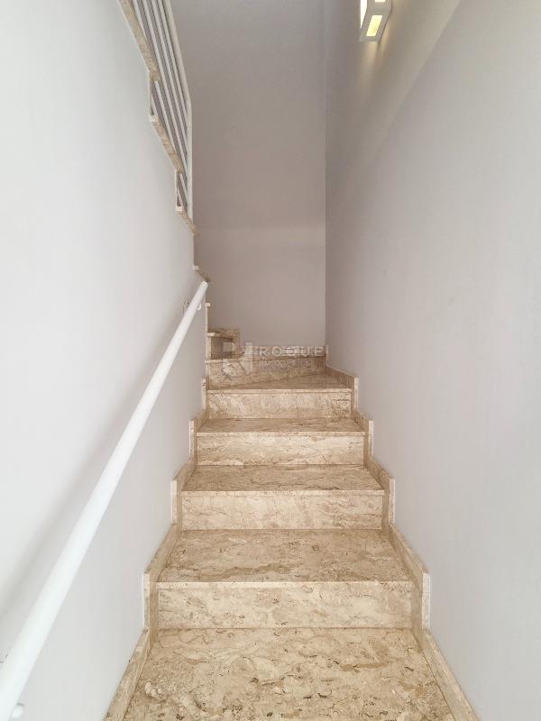 Casa em condomínio para aluguel no bairro Jardim Montezuma: Acesso segundo andar 