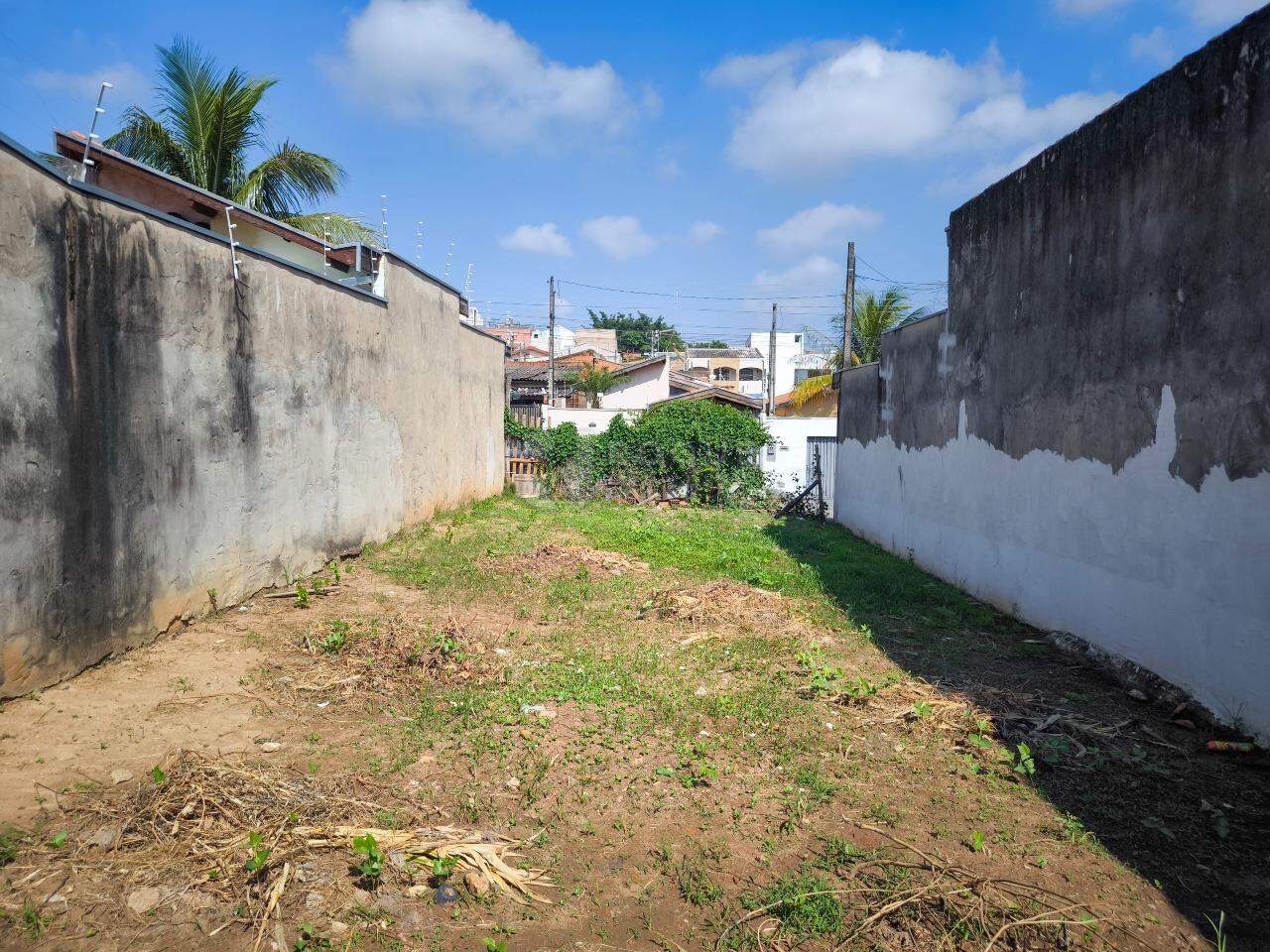Terreno à venda no bairro Jardim Residencial Regina Bastelli: 