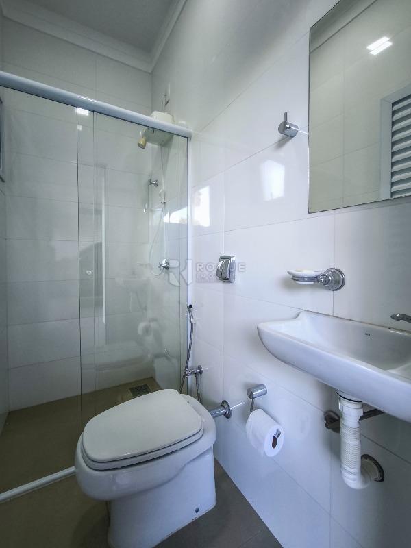 Casa em condomínio à venda no bairro Residencial Casalbuono: BANHEIRO EXTERNO