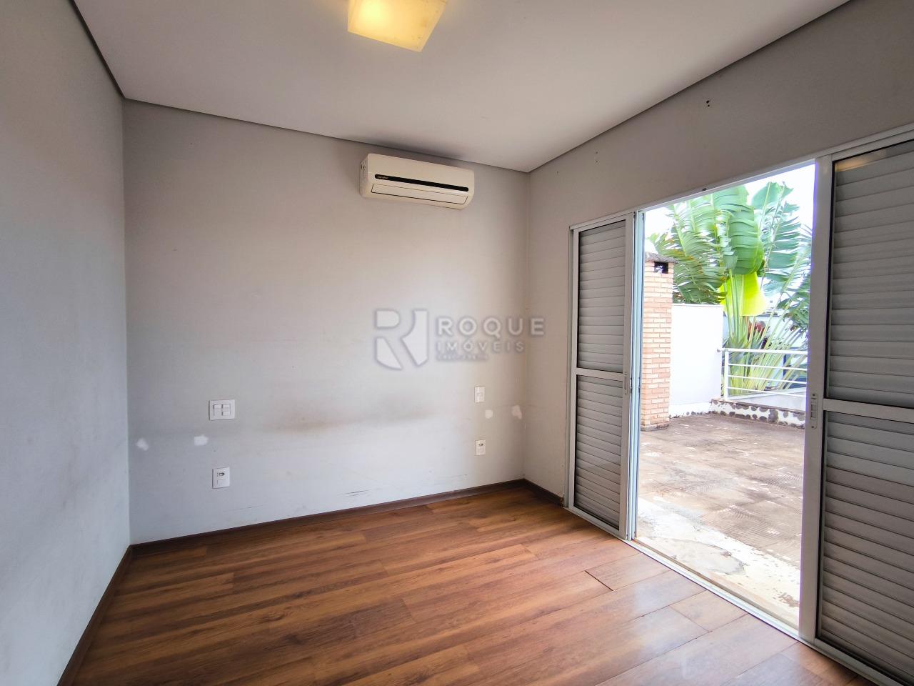 Casa em condomínio à venda no bairro Jardim Residencial Florida: SUÍTE