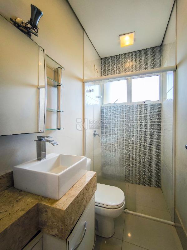 Casa em condomínio à venda no bairro Jardim Residencial Florida: BANHEIRO SOCIAL