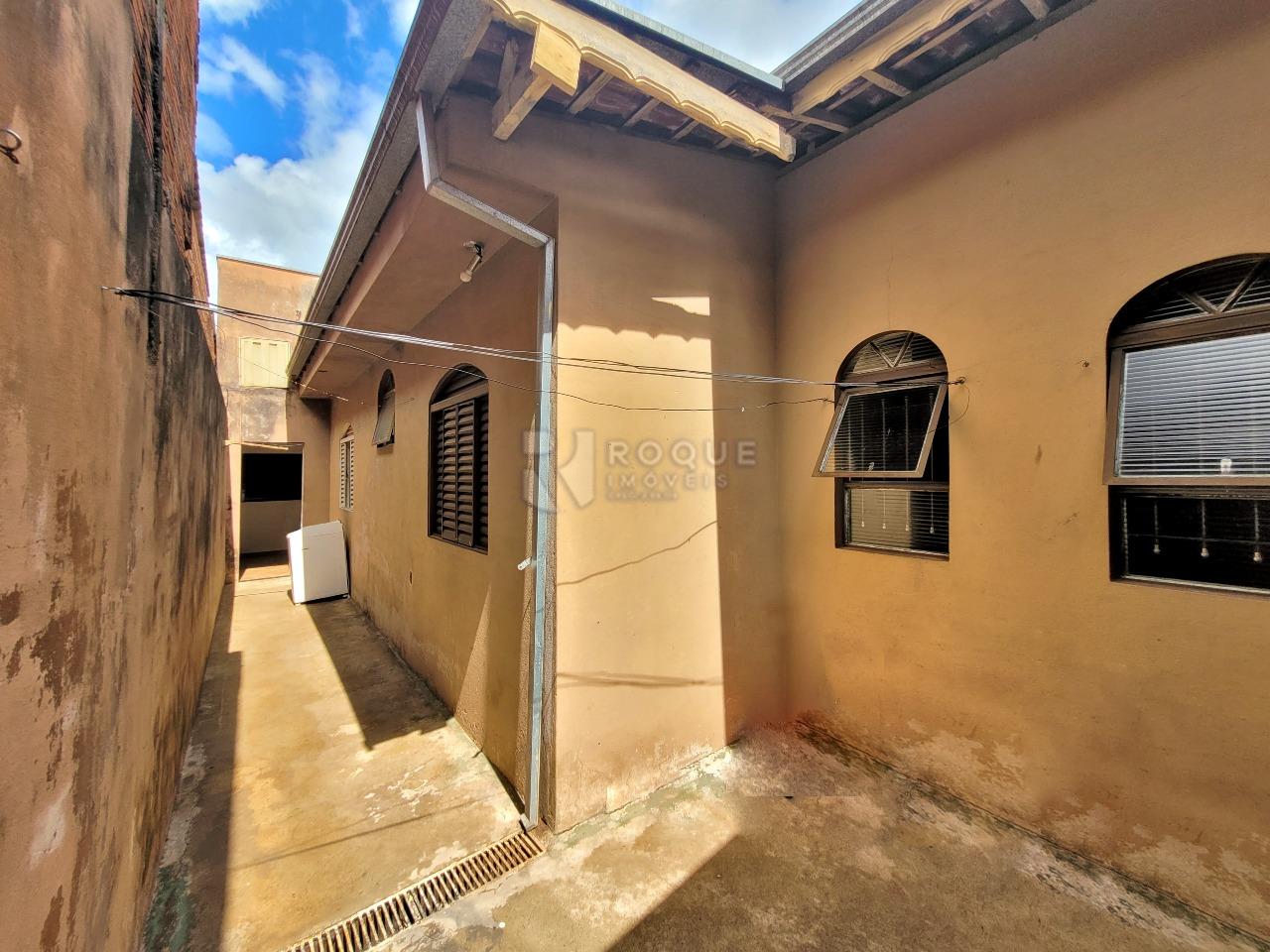 Casa Residencial à venda no bairro Parque Residencial Santa Eulália: CORREDOR LATERAL