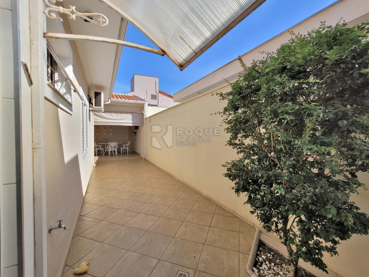 Casa em condomínio à venda no bairro Residencial Jardim dos Ipês: CORREDOR LATERAL