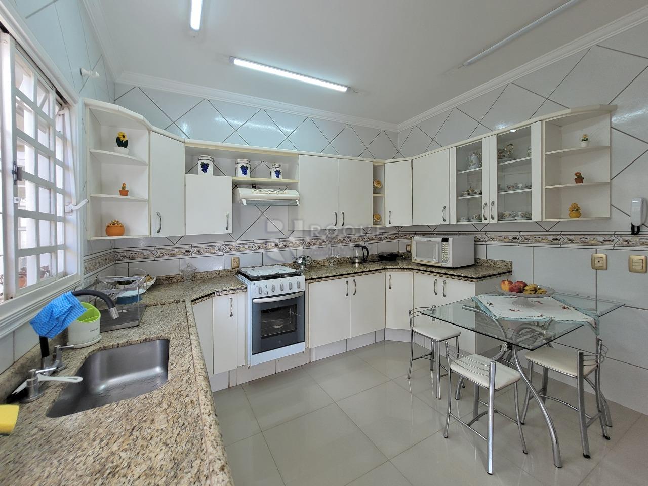 Casa em condomínio à venda no bairro Residencial Jardim dos Ipês: COZINHA