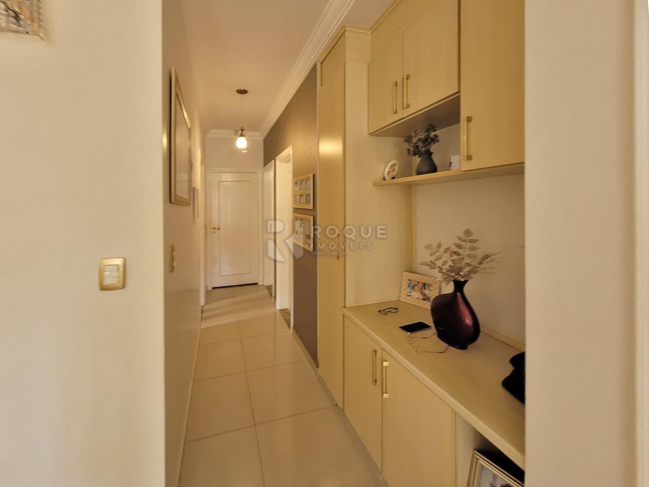 Casa em condomínio à venda no bairro Residencial Jardim dos Ipês: CORREDOR INTERNO