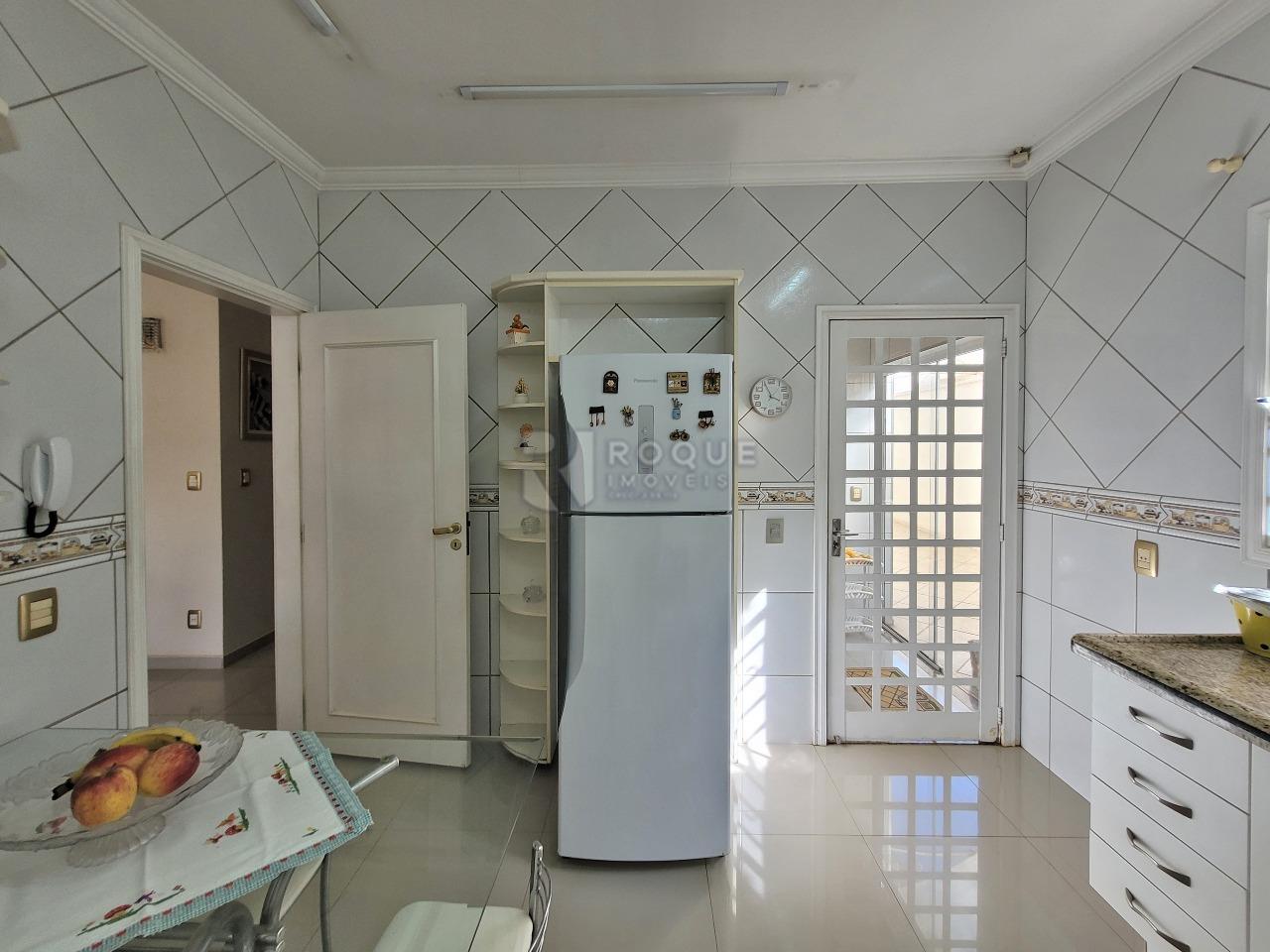 Casa em condomínio à venda no bairro Residencial Jardim dos Ipês: COZINHA