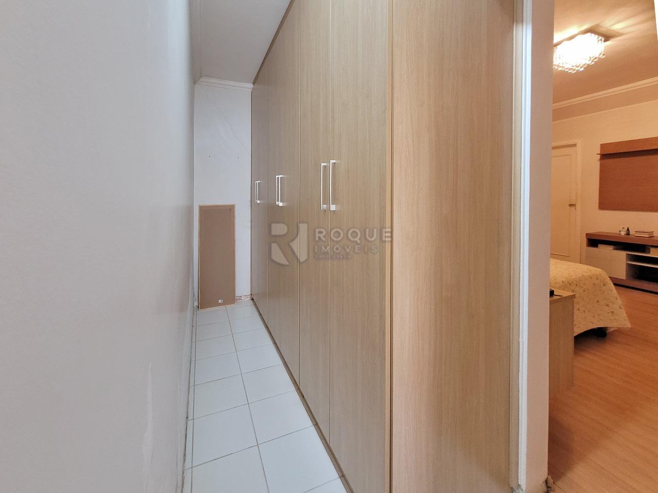 Casa em condomínio à venda no bairro Residencial Jardim dos Ipês: CLOSET SUÍTE