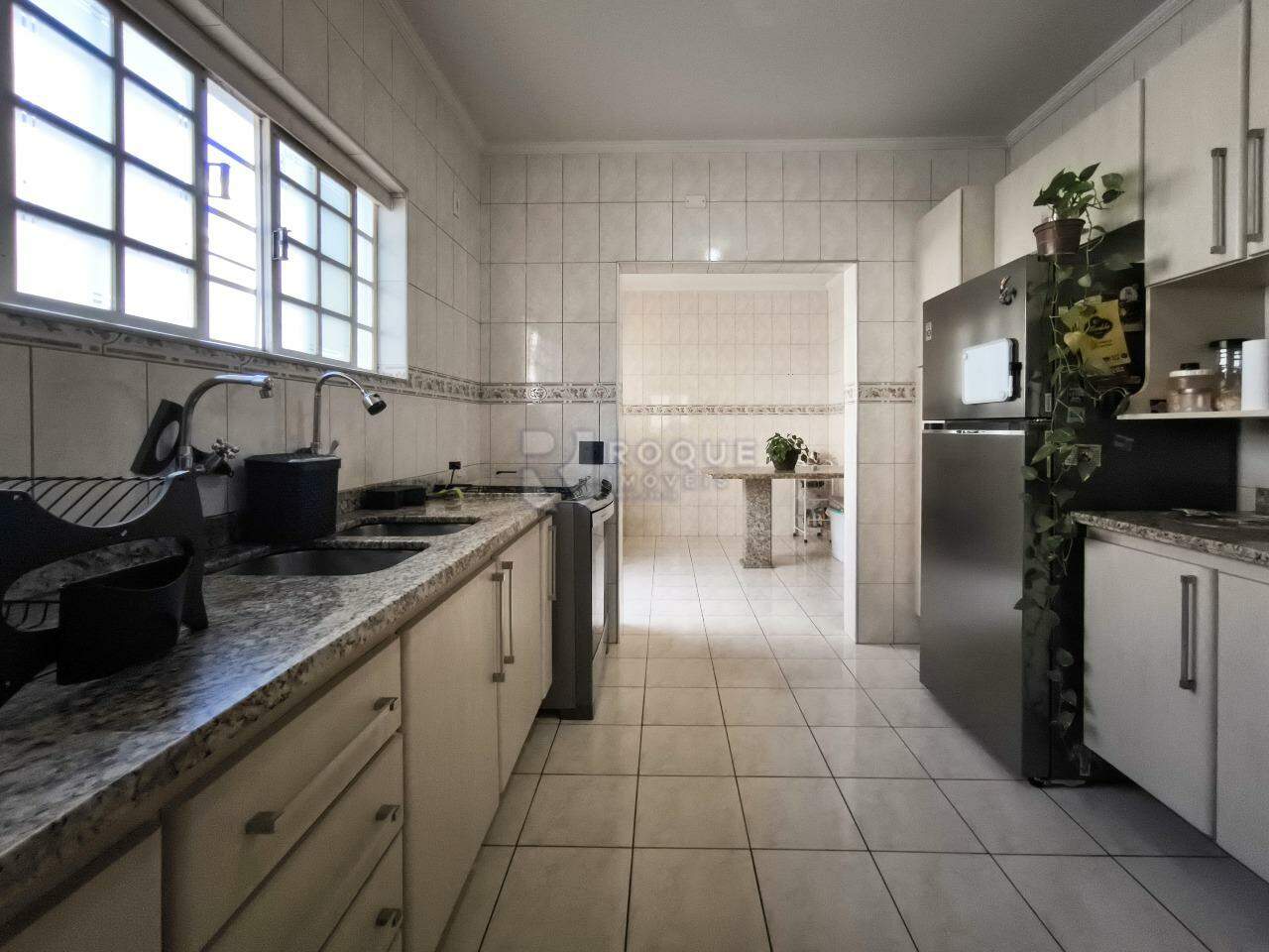 Casa em condomínio à venda no bairro Jardim Residencial Monsenhor Rossi: COZINHA