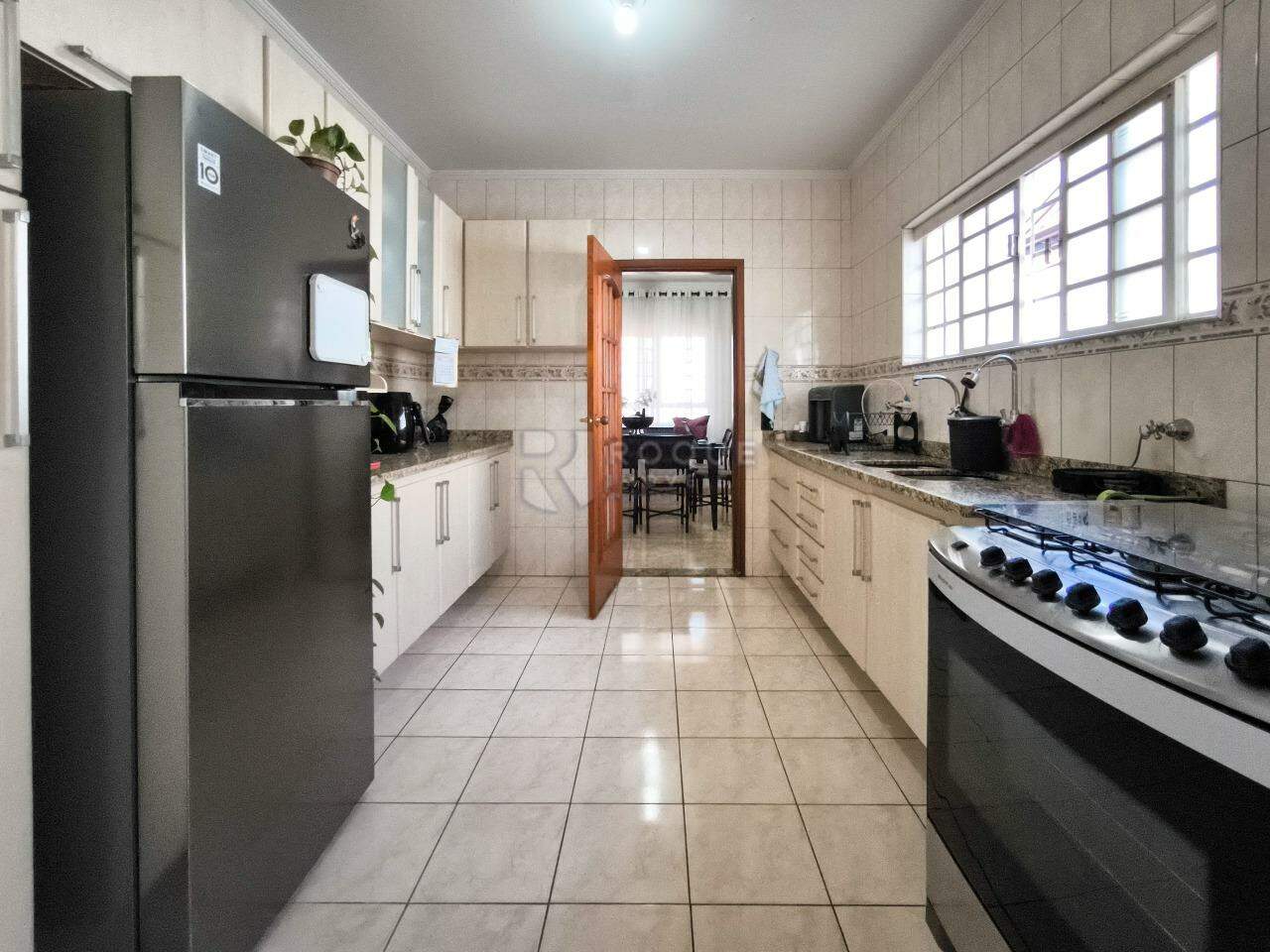 Casa em condomínio à venda no bairro Jardim Residencial Monsenhor Rossi: COZINHA