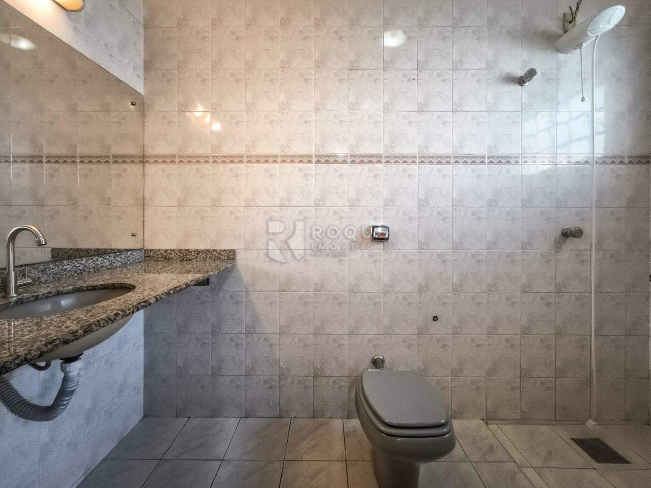 Casa em condomínio à venda no bairro Jardim Residencial Monsenhor Rossi: WC SUÍTE 2
