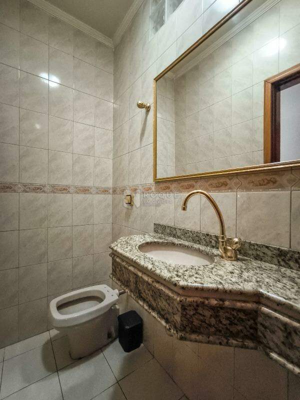Casa em condomínio à venda no bairro Jardim Residencial Monsenhor Rossi: LAVABO