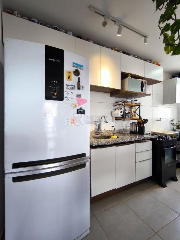 Apartamento à venda no bairro Vale das Esmeraldas: COZINHA