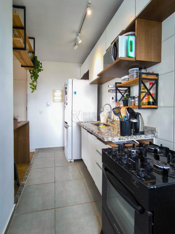 Apartamento à venda no bairro Vale das Esmeraldas: COZINHA
