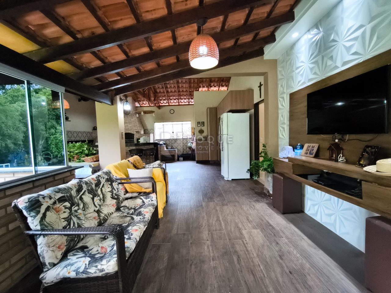 Chácara à venda no bairro Bairro dos Pereiras: SALA DE ESTAR