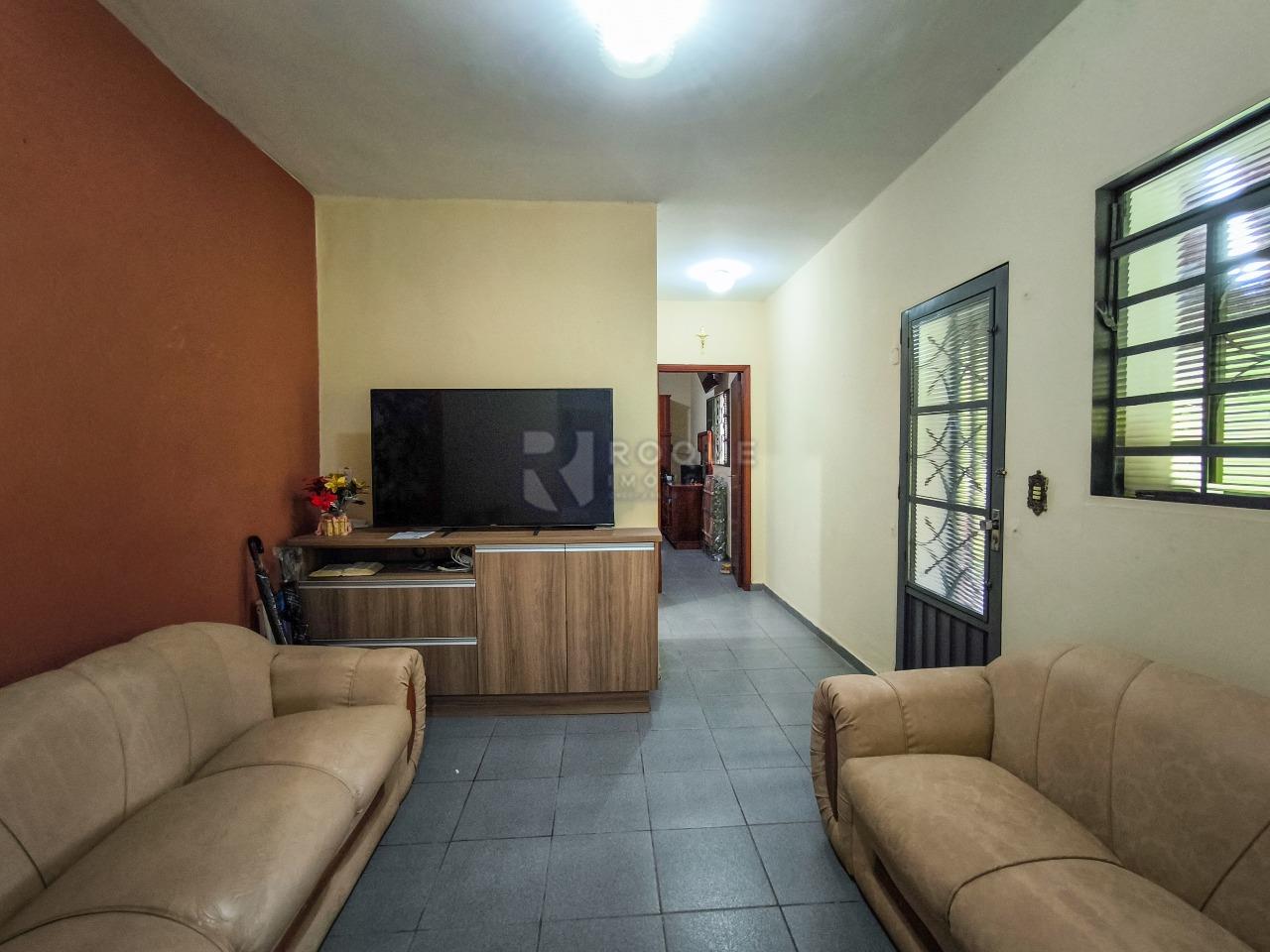 Chácara à venda no bairro Bairro dos Pereiras: SALA DE ESTAR CASA 2