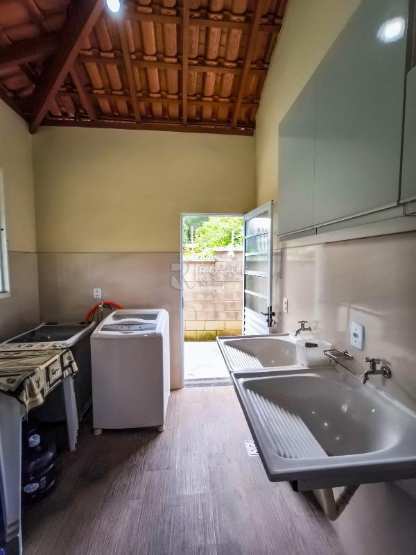 Chácara à venda no bairro Bairro dos Pereiras: ÁREA DE SERVIÇO