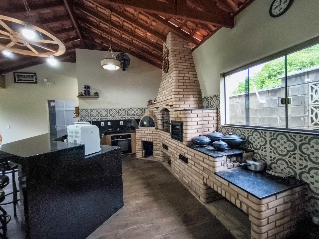 Chácara à venda no bairro Bairro dos Pereiras: COZINHA GOURMET