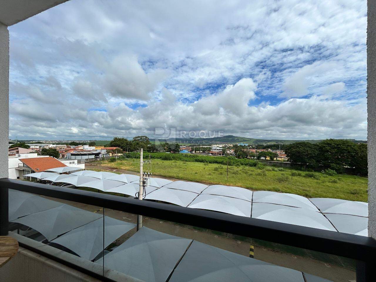Apartamento para aluguel no bairro Jardim Santa Adélia: Sacada