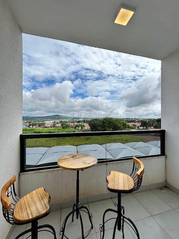 Apartamento para aluguel no bairro Jardim Santa Adélia: Sacada 