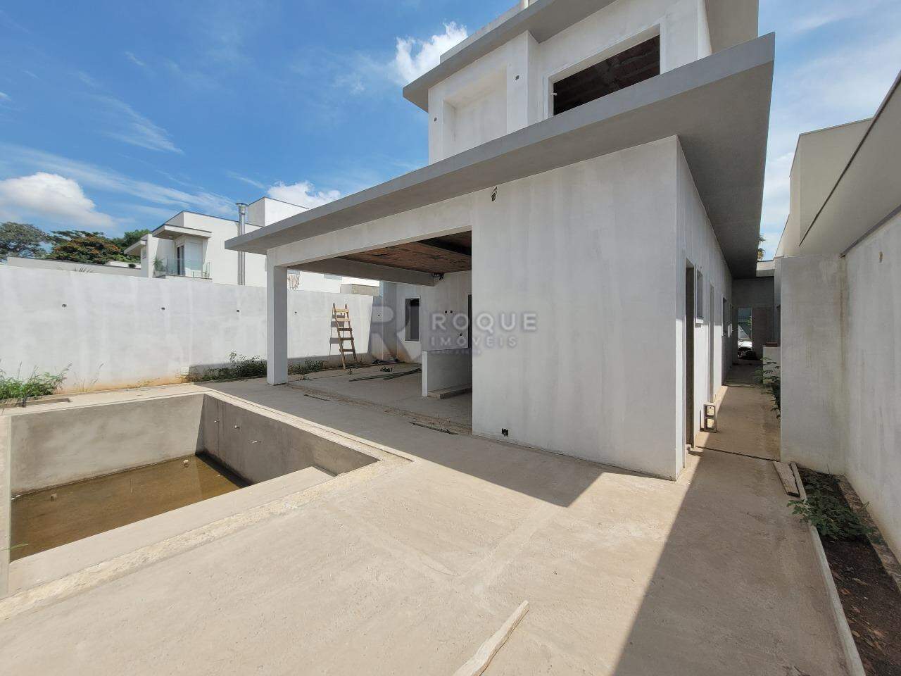 Casa em condomínio à venda no bairro Residencial Vermont: FUNDOS