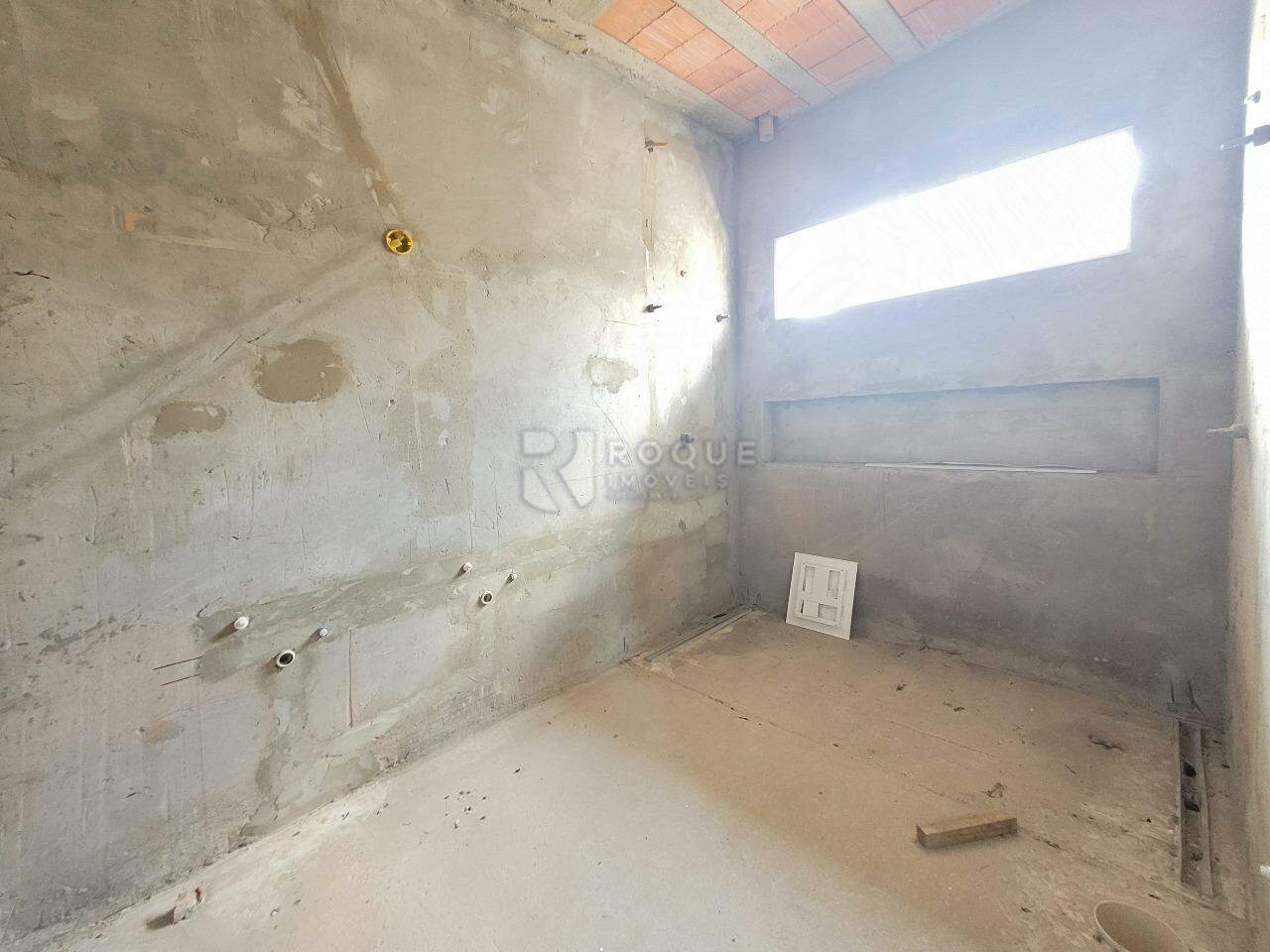 Casa em condomínio à venda no bairro Residencial Vermont: BANHEIRO SUÍTE 1