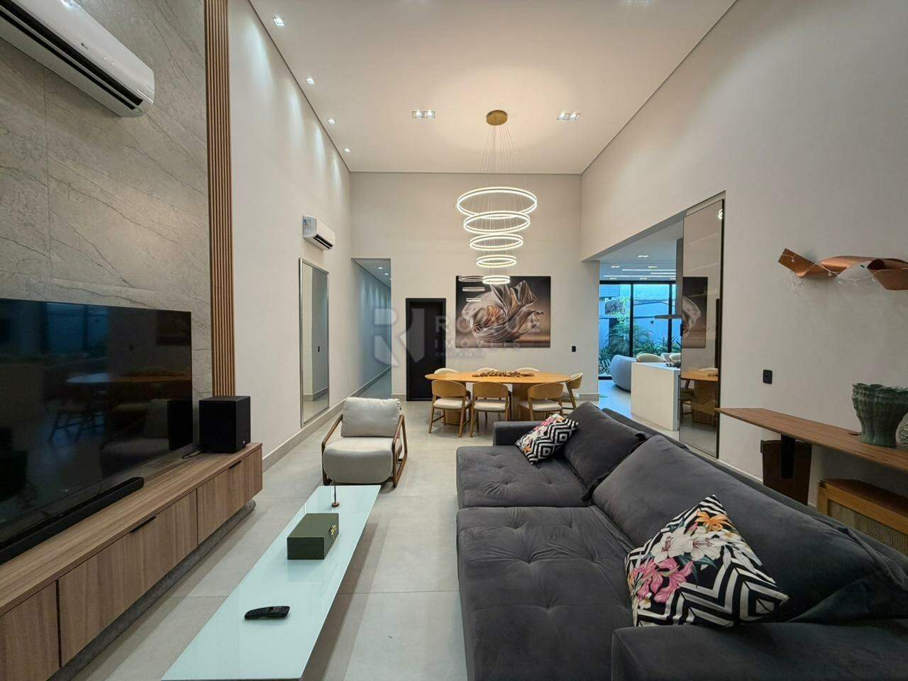 Casa em condomínio à venda no bairro Jardim Residencial Florida: SALA DE TV