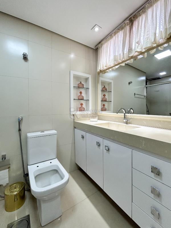Apartamento para aluguel no bairro Centro: WC suíte 