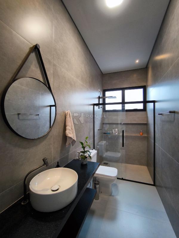 Casa em condomínio à venda no bairro Residencial Florisa: BANHEIRO SOCIAL