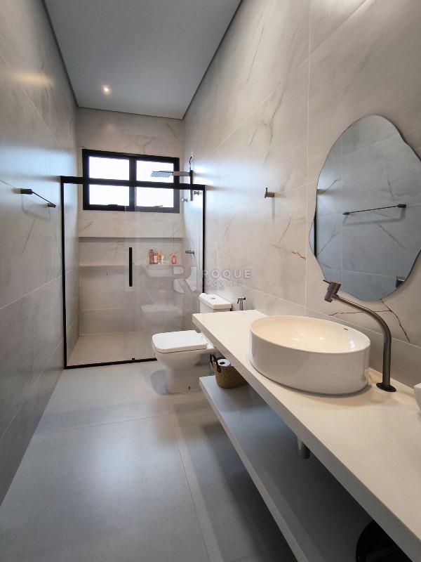 Casa em condomínio à venda no bairro Residencial Florisa: WC SUÍTE