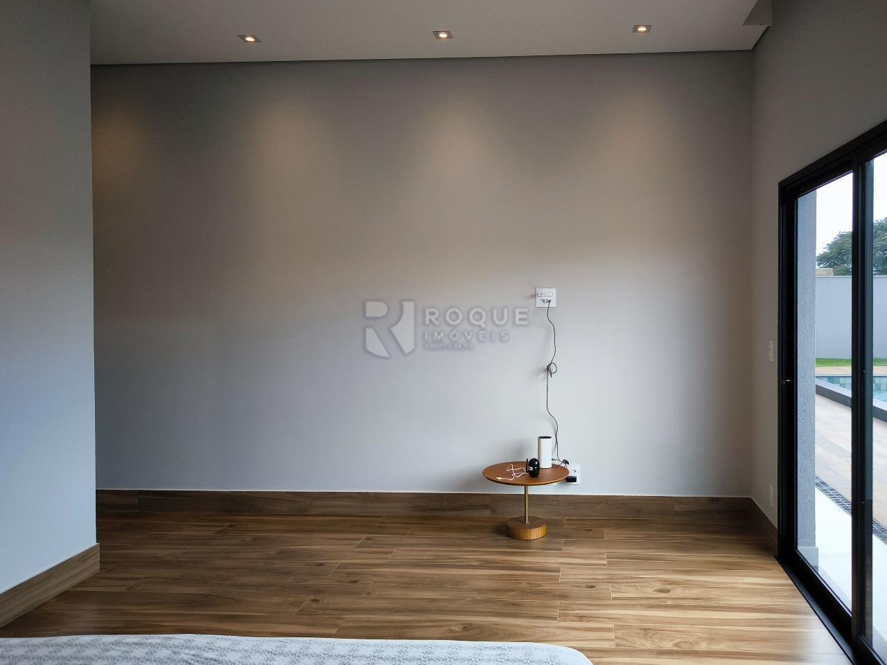 Casa em condomínio à venda no bairro Residencial Florisa: SUÍTE