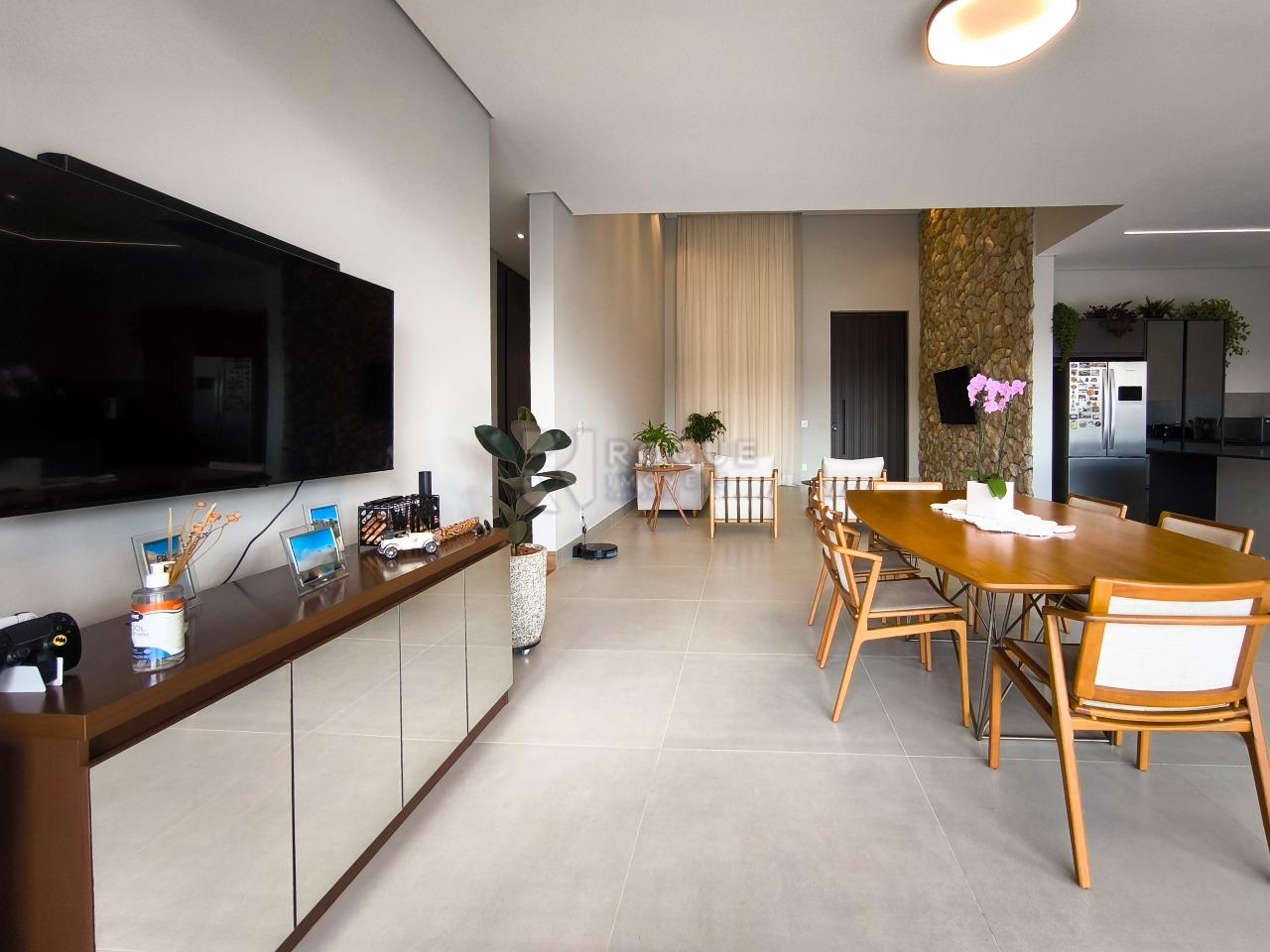 Casa em condomínio à venda no bairro Residencial Florisa: SALA DE JANTAR