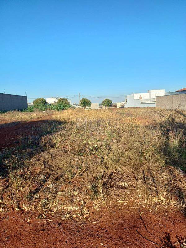 Terreno à venda no bairro Residencial Colinas do Engenho I: 