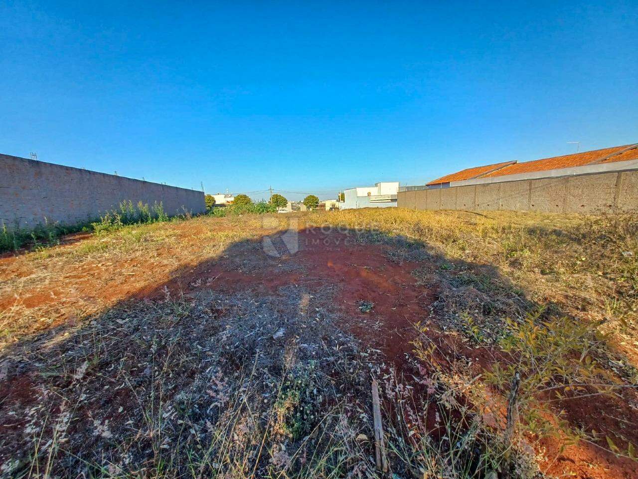 Terreno à venda no bairro Residencial Colinas do Engenho I: 
