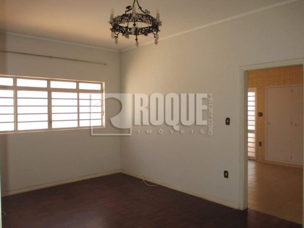 Casa Comercial à venda no bairro Jardim Mercedes: Sala de jantar