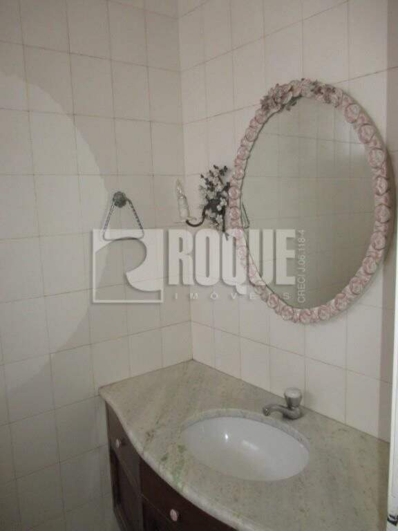 Casa Comercial à venda no bairro Jardim Mercedes: Lavabo