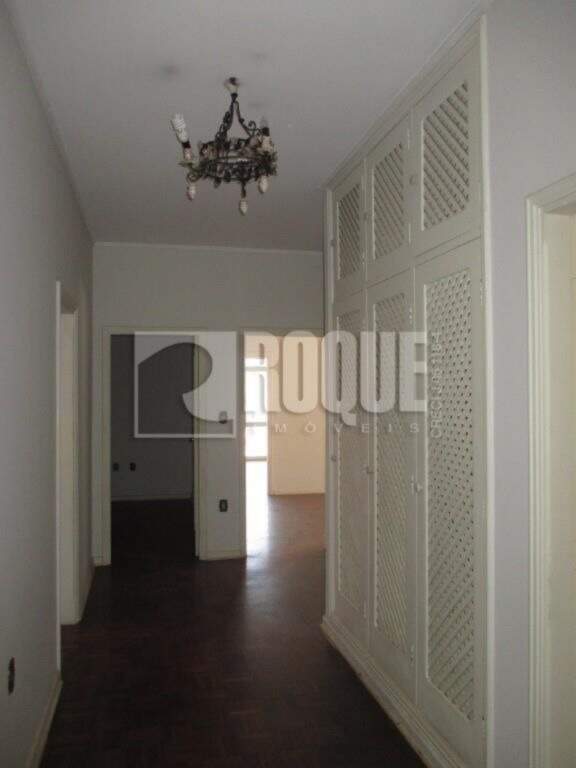 Casa Comercial à venda no bairro Jardim Mercedes: Hall (armários)