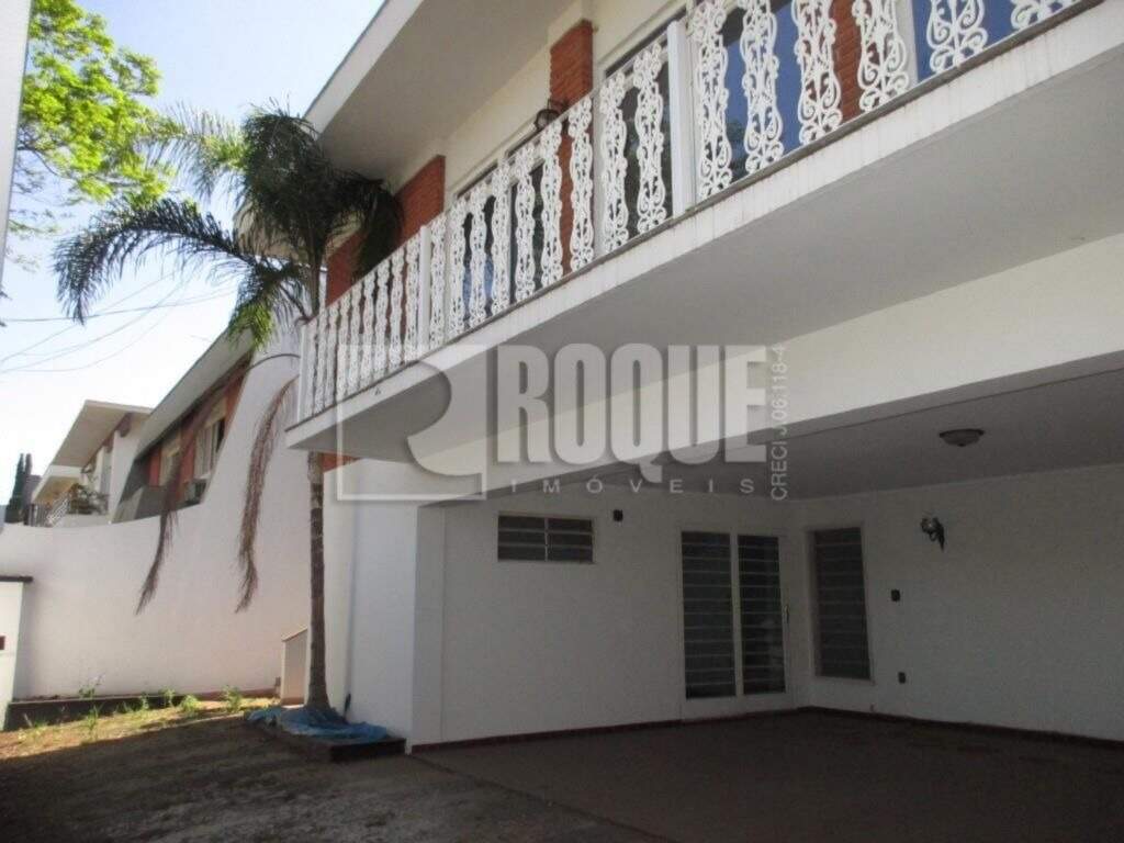 Casa Comercial à venda no bairro Jardim Mercedes: Fachada interna